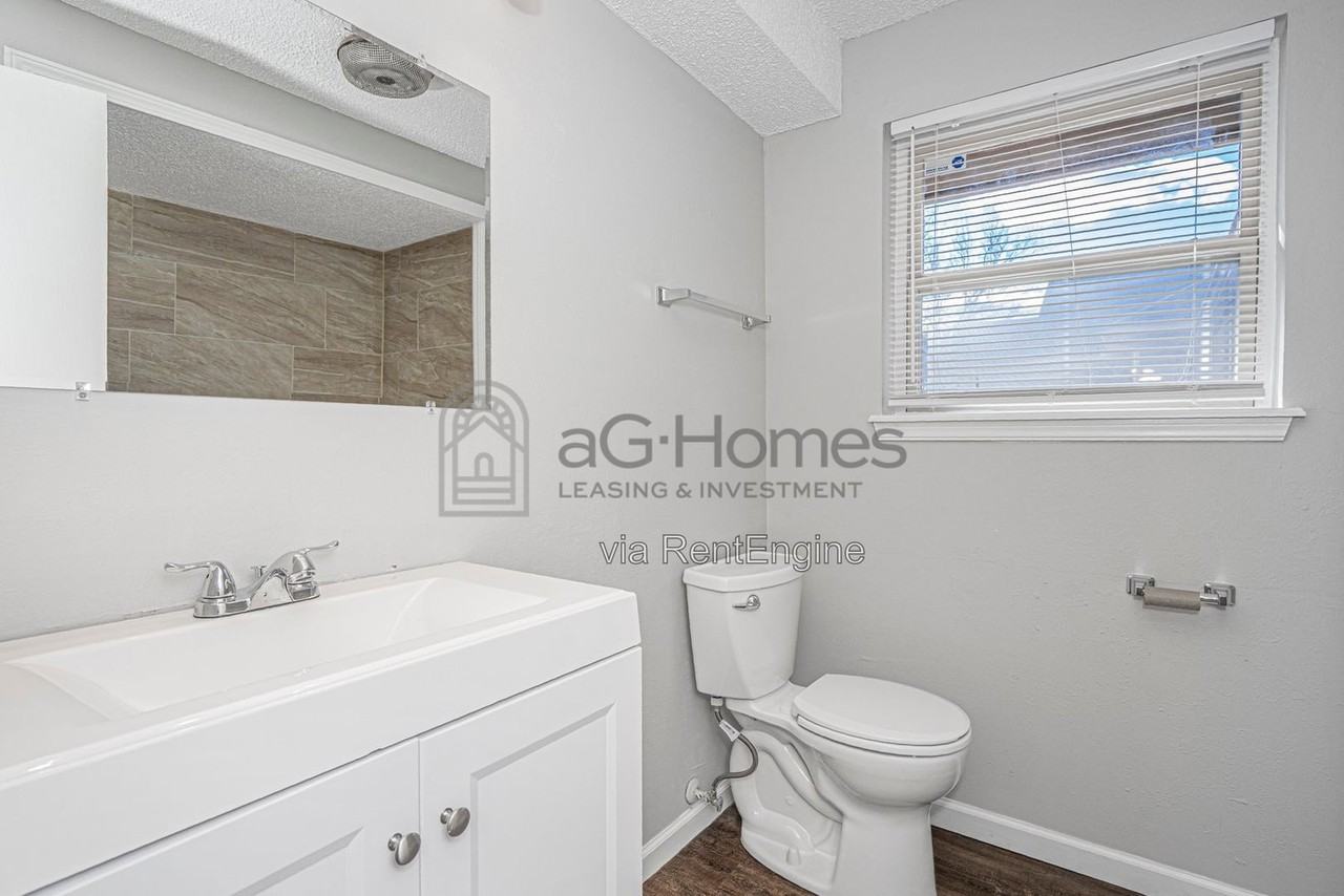 4721 Se 50th St - Photo 4 of 20