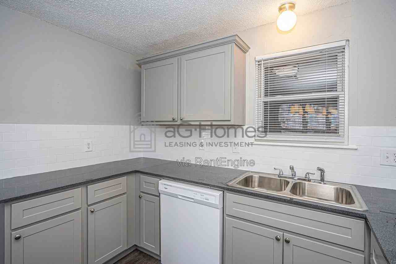 4721 Se 50th St - Photo 7 of 20