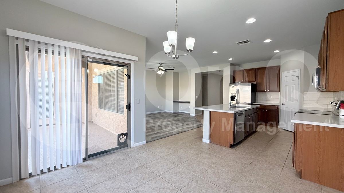 10038 W Levi Dr - Photo 5 of 23