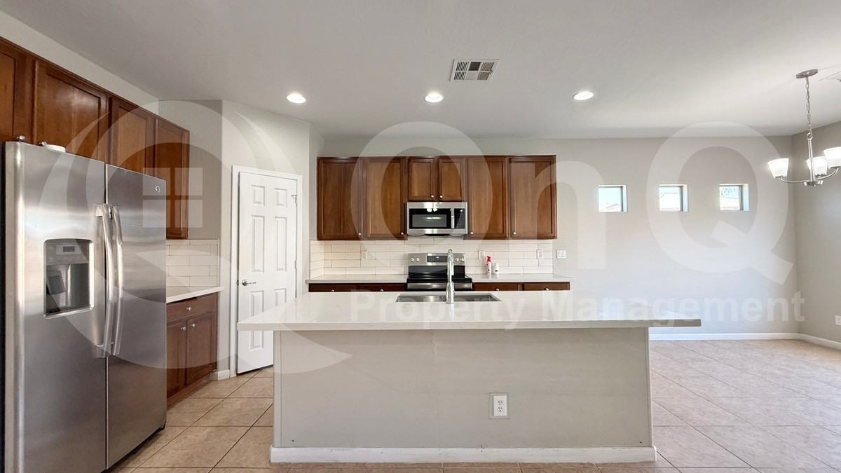 10038 W Levi Dr - Photo 6 of 23