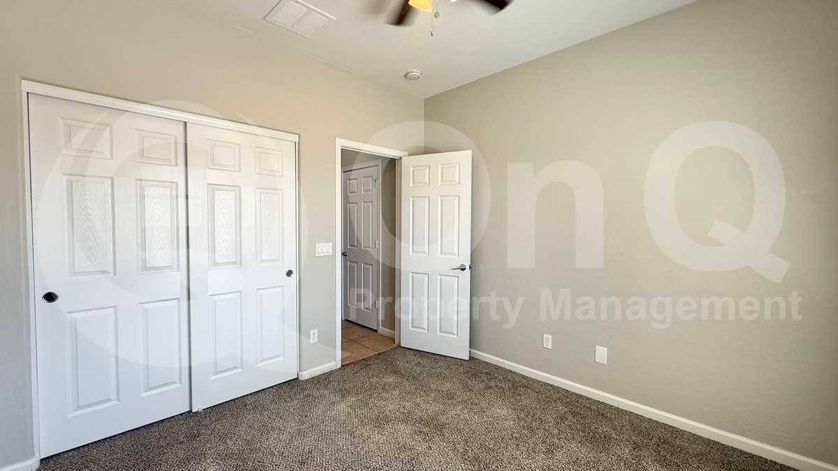 10038 W Levi Dr - Photo 7 of 23