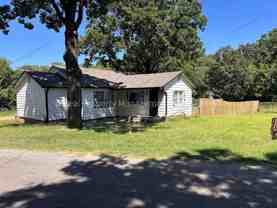 500 Gillette Ave - Photo 1 of 1