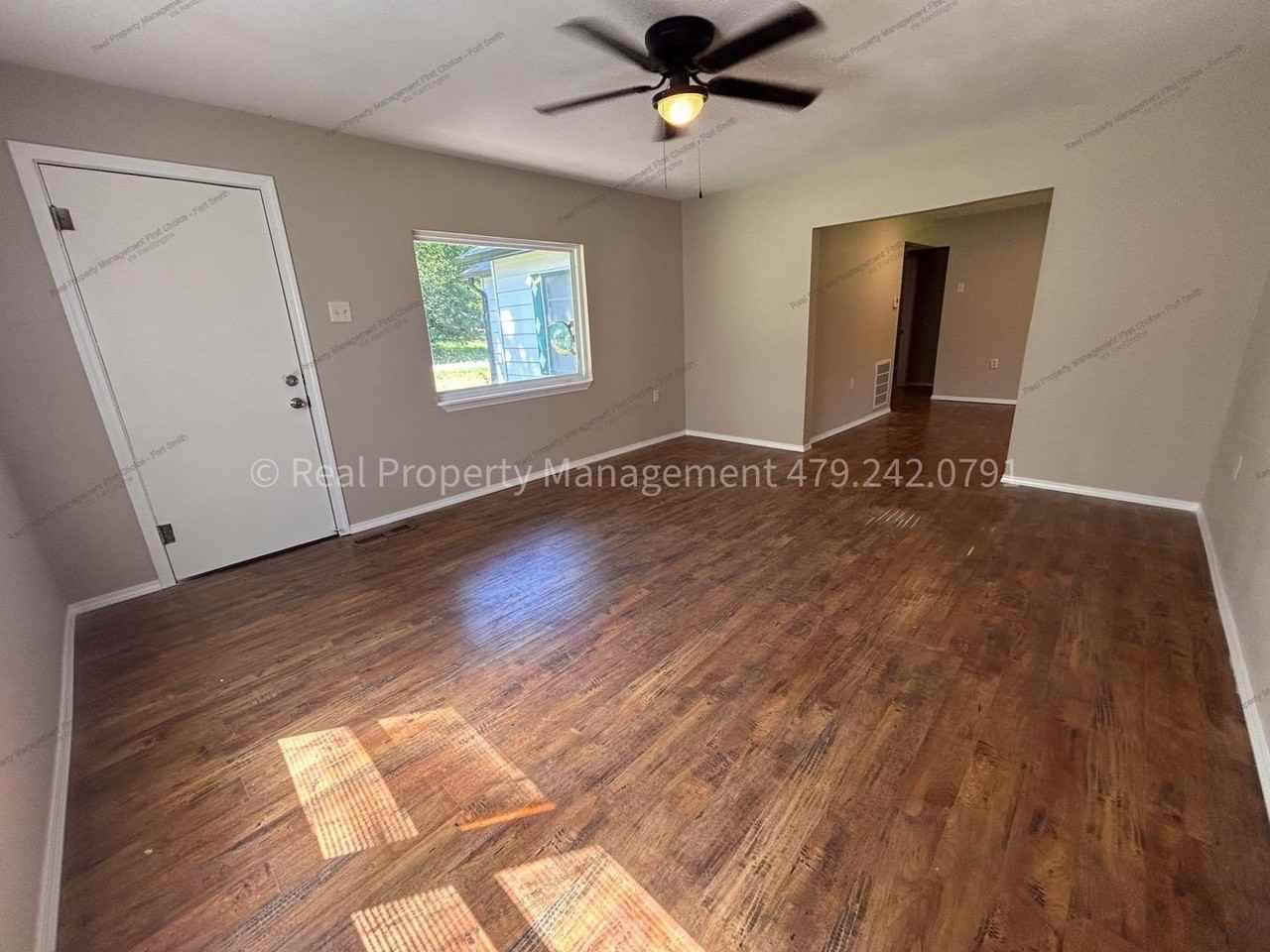 500 Gillette Ave - Photo 2 of 23