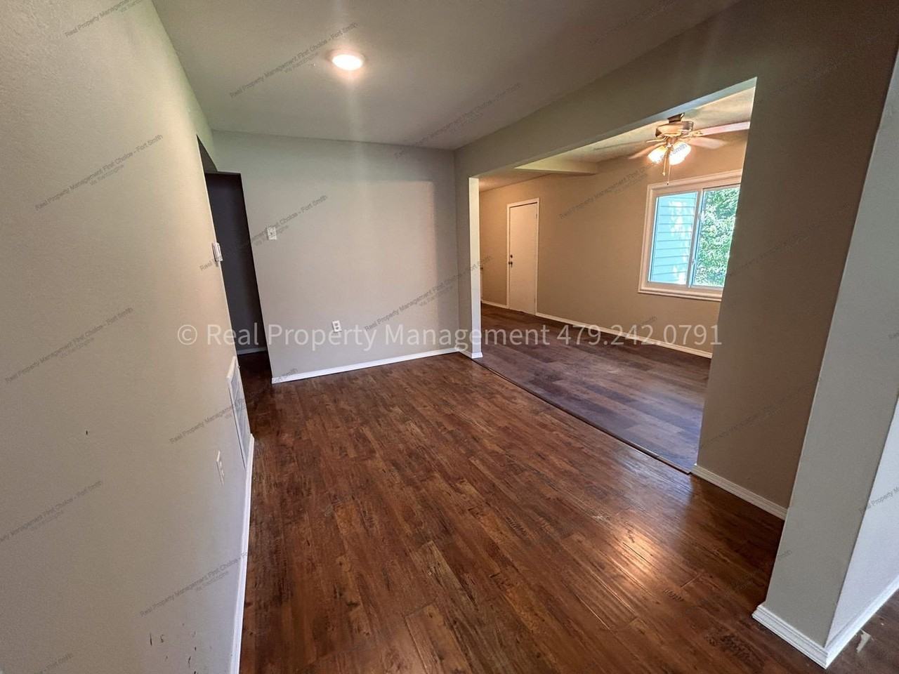 500 Gillette Ave - Photo 4 of 23