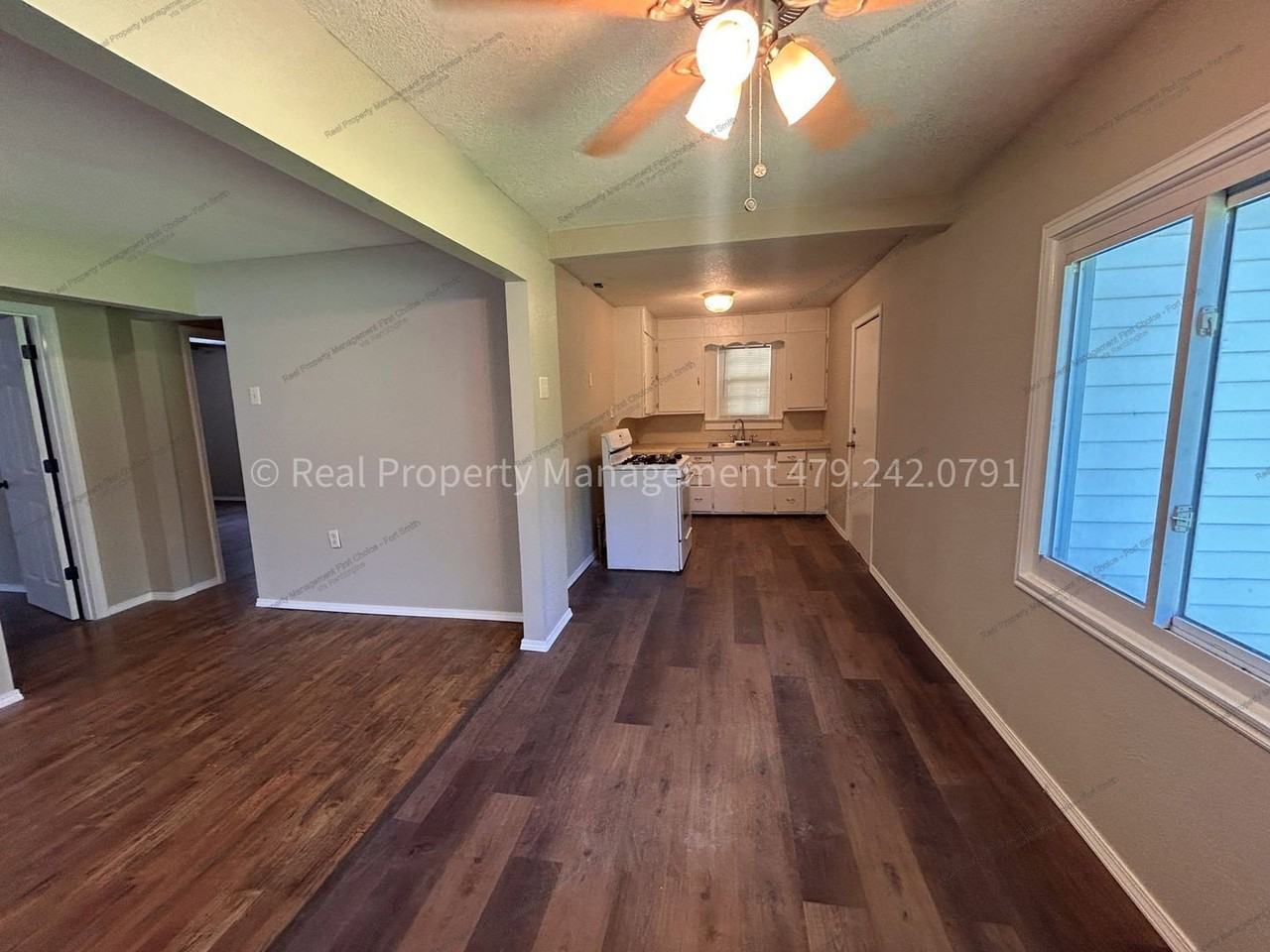 500 Gillette Ave - Photo 7 of 23