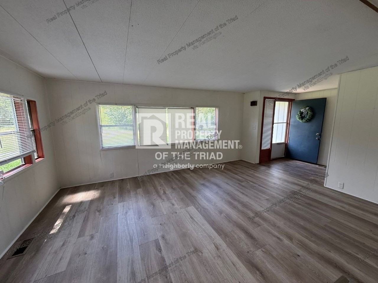 102 Horseshoe Bnd - Photo 2 of 20