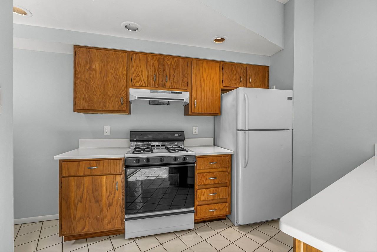 908 N 4th St #2 - Photo 3 of 11