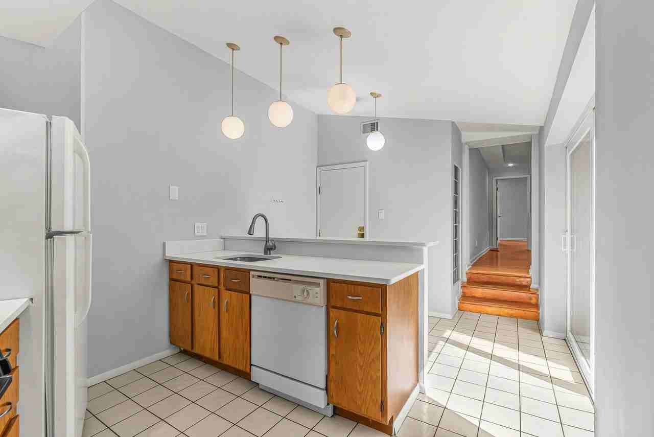 908 N 4th St #2 - Photo 4 of 11