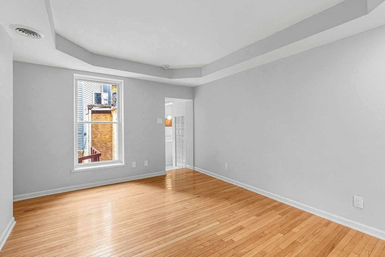 908 N 4th St #2 - Photo 6 of 11
