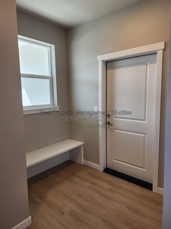 3592 Stardust St - Photo 5 of 23