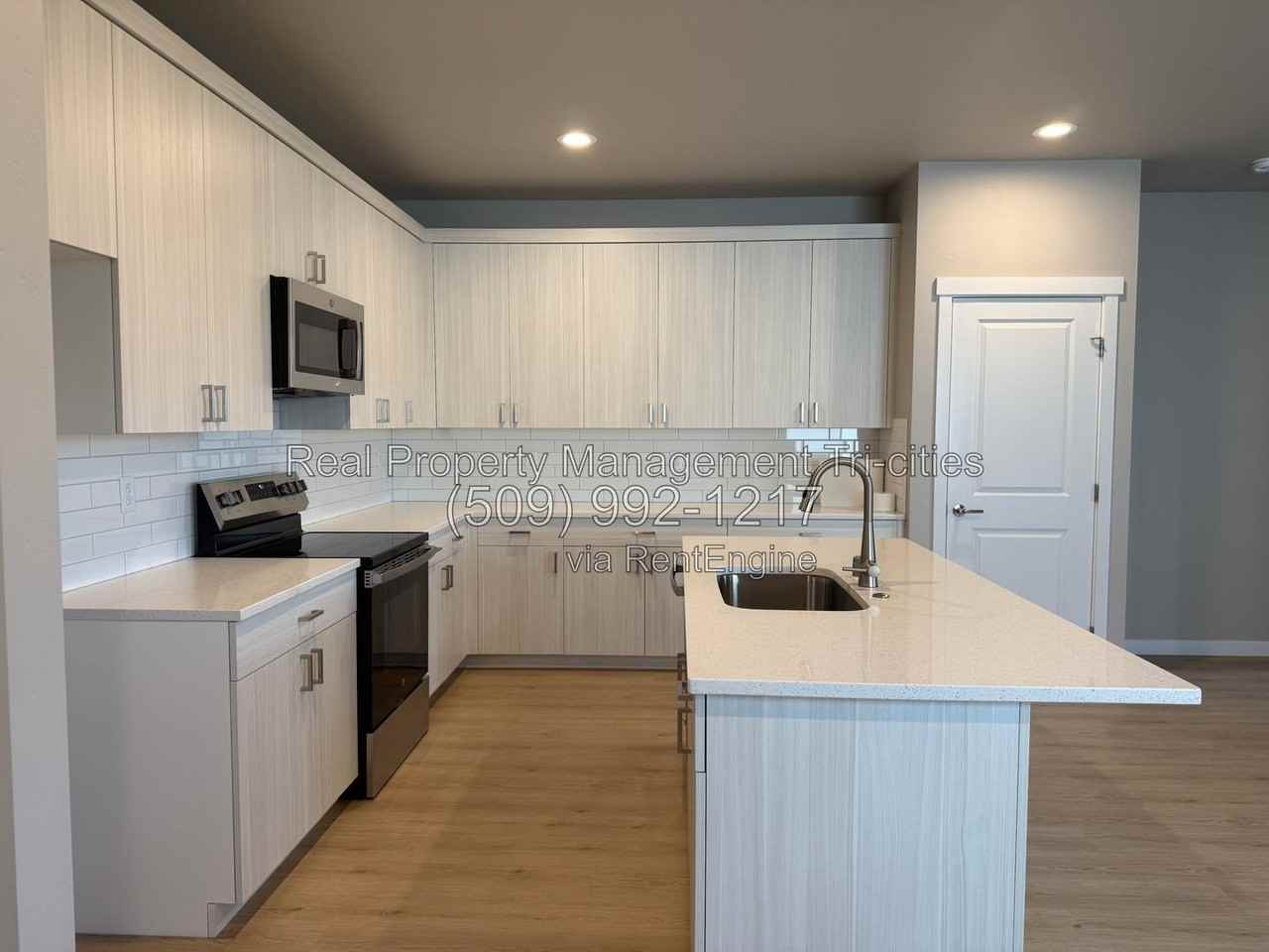 3592 Stardust St - Photo 6 of 23