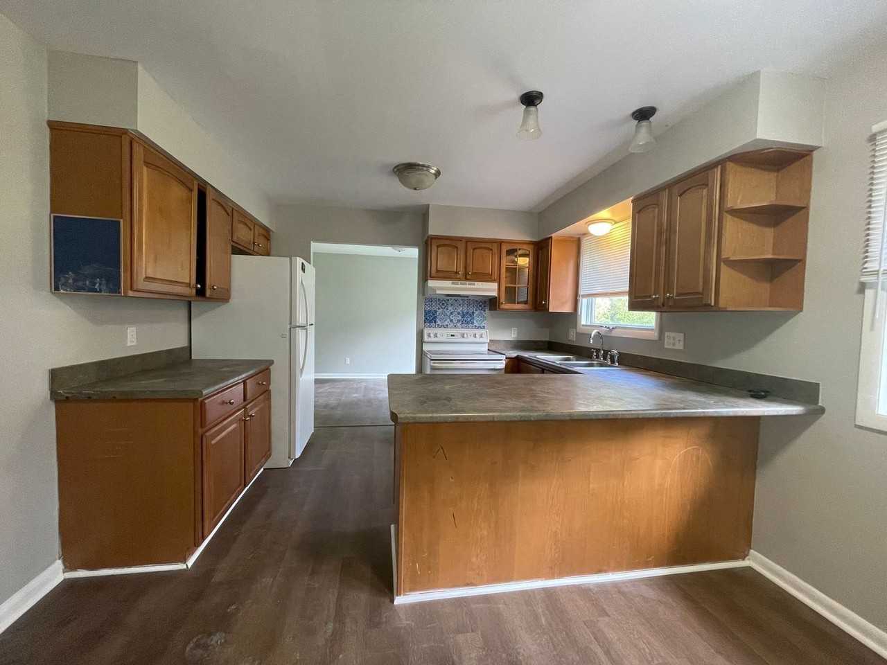 1200 Woodview Dr - Photo 5 of 20
