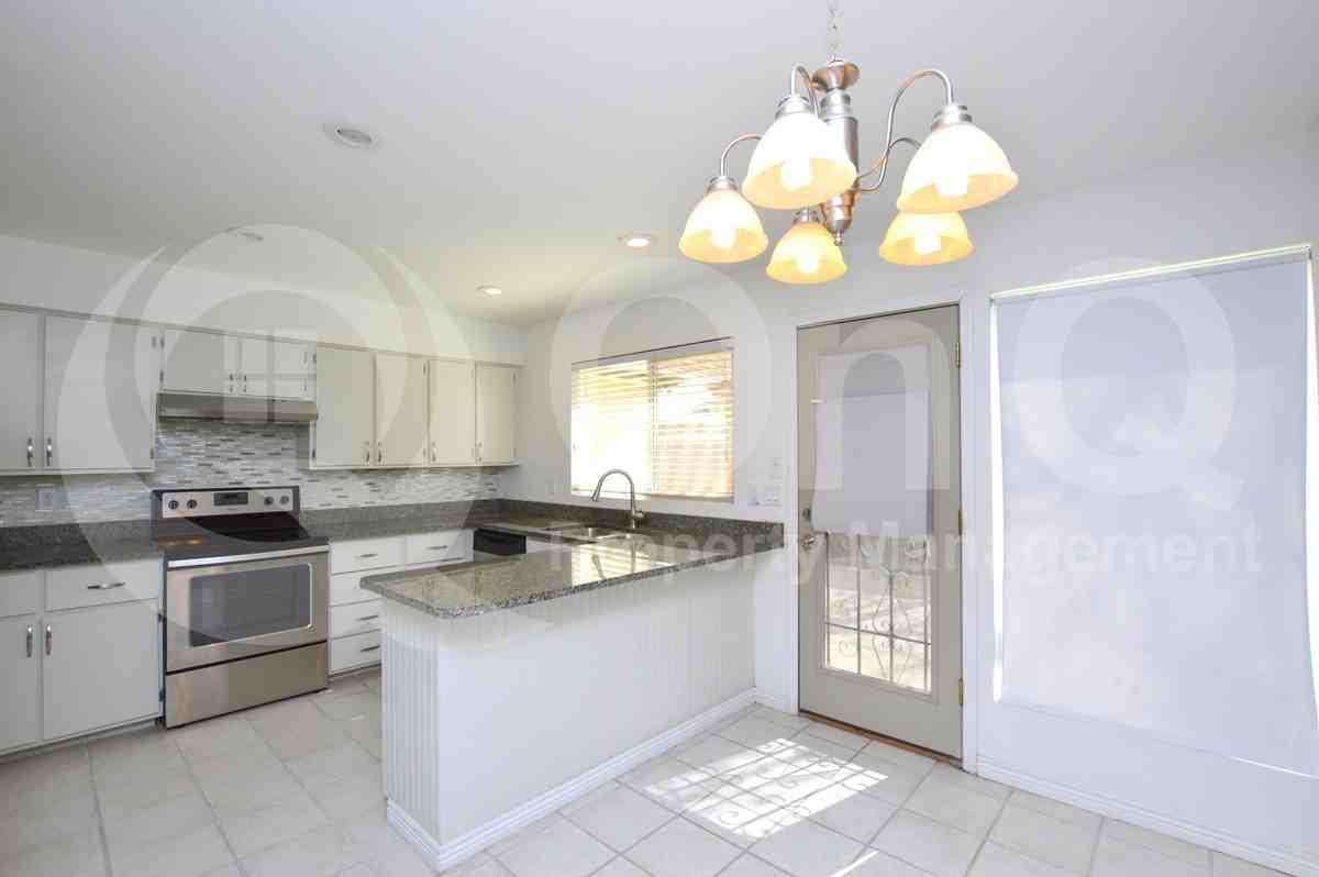 2331 W Carson Dr - Photo 4 of 19