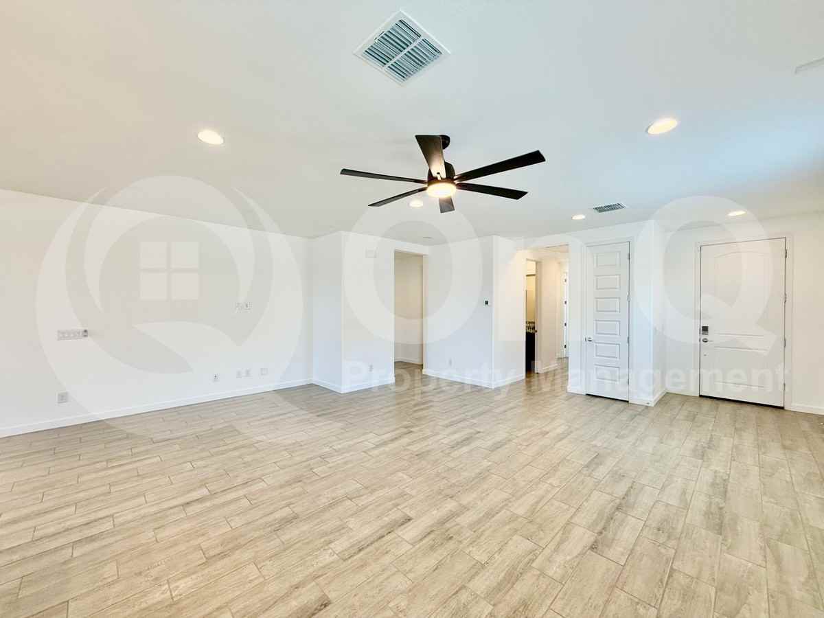 4226 S 94th Ave - Photo 3 of 25
