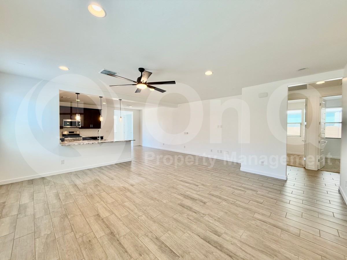 4226 S 94th Ave - Photo 4 of 25
