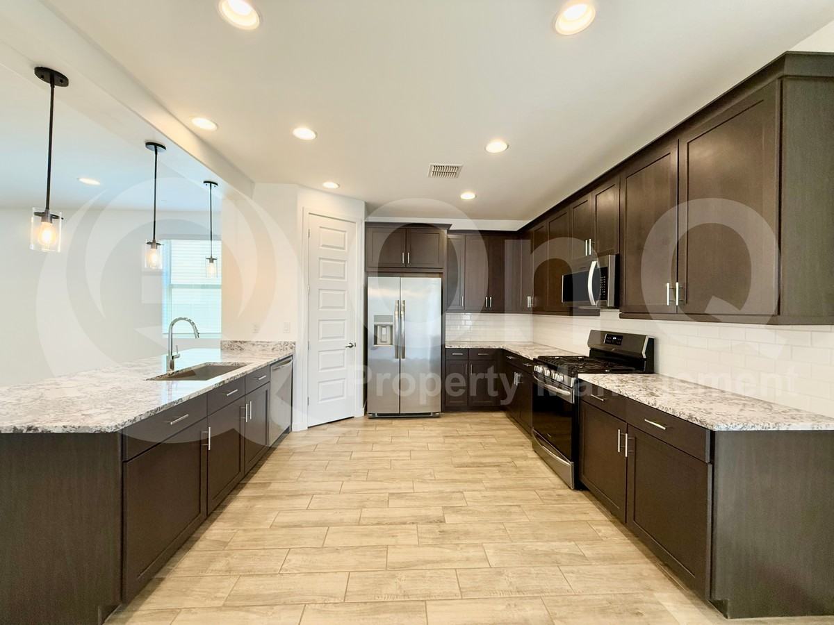4226 S 94th Ave - Photo 5 of 25