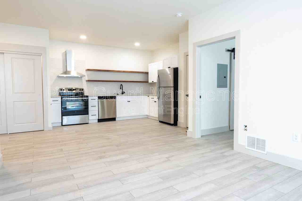 1230 N Greenwich Rd #2101