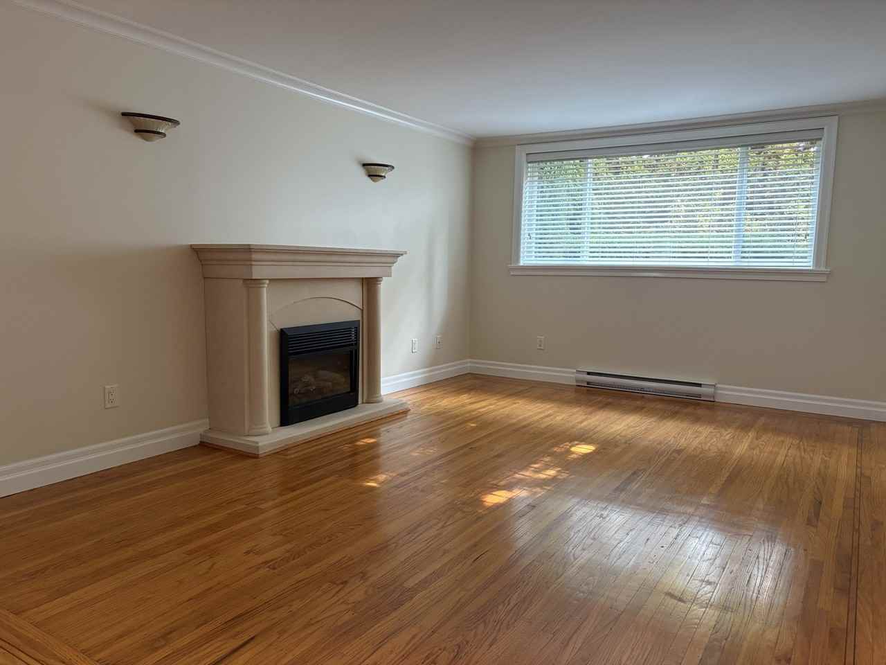3537 Oak Street - Photo 2 of 20