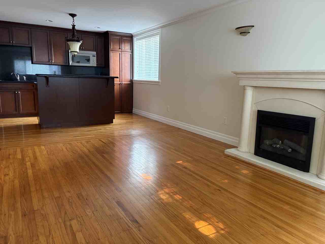 3537 Oak Street - Photo 4 of 20