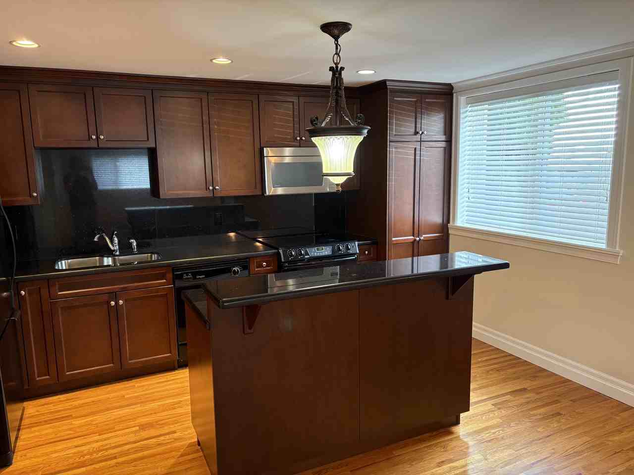 3537 Oak Street - Photo 5 of 20