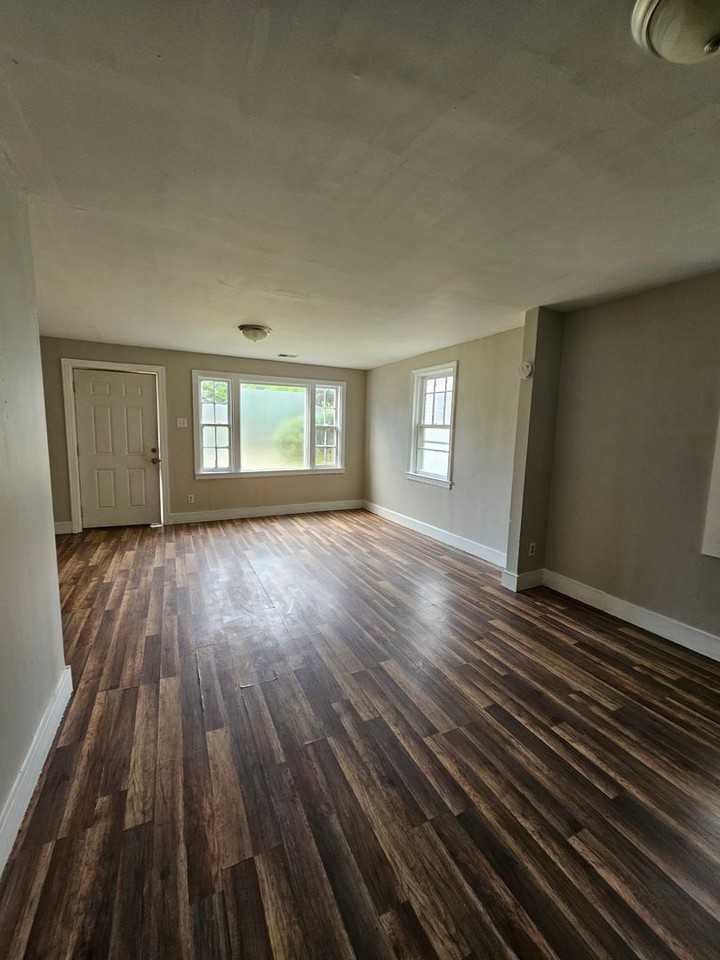 202 Crawford Rd - Photo 4 of 17