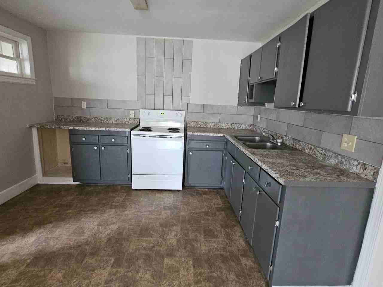 202 Crawford Rd - Photo 6 of 17