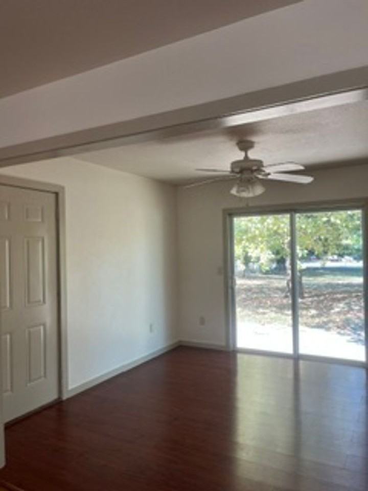 109 Center Dr - Photo 3 of 9
