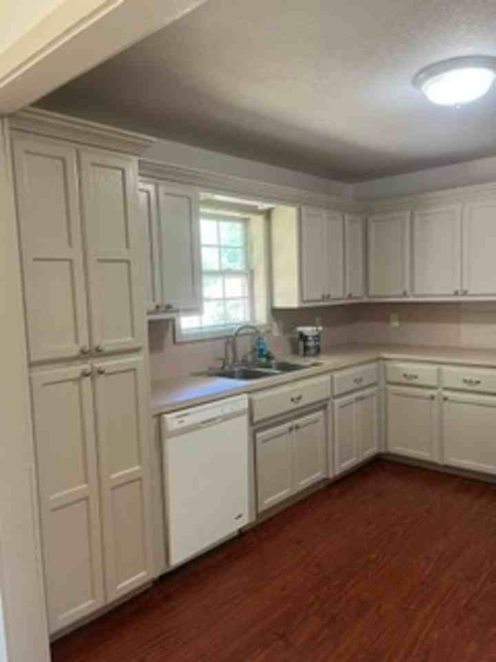 109 Center Dr - Photo 4 of 9