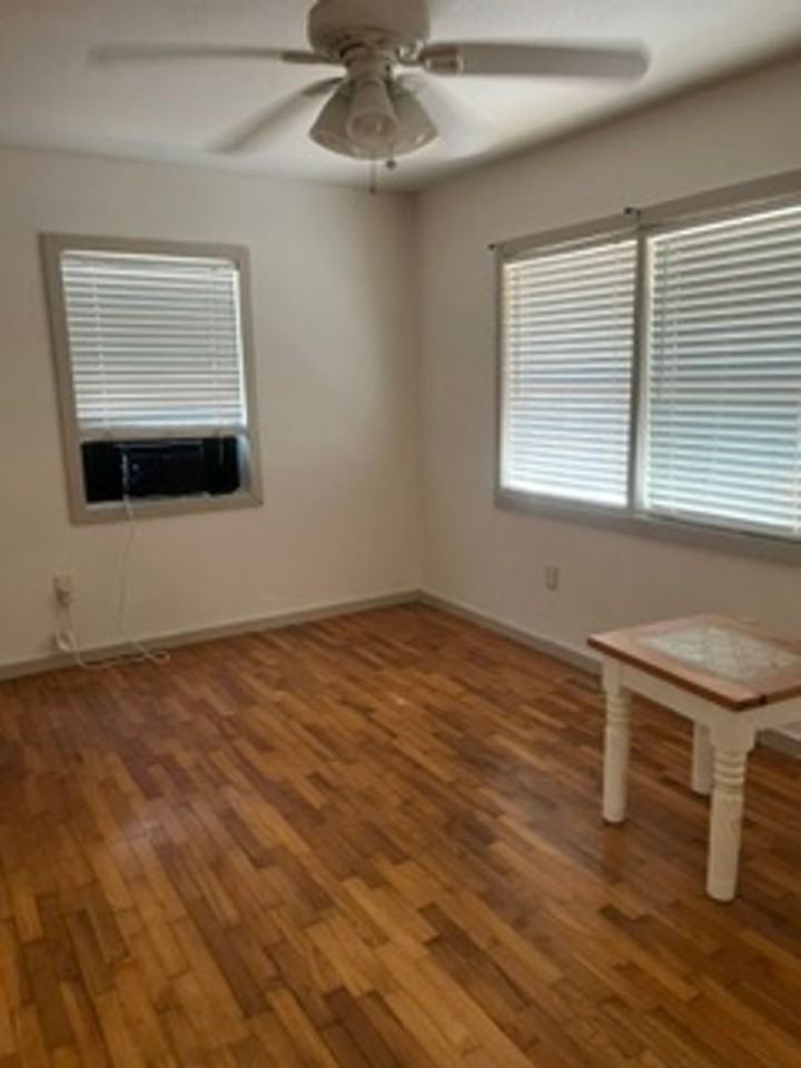 109 Center Dr - Photo 6 of 9