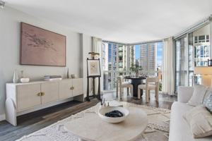 featured image of 1 E Delaware Pl