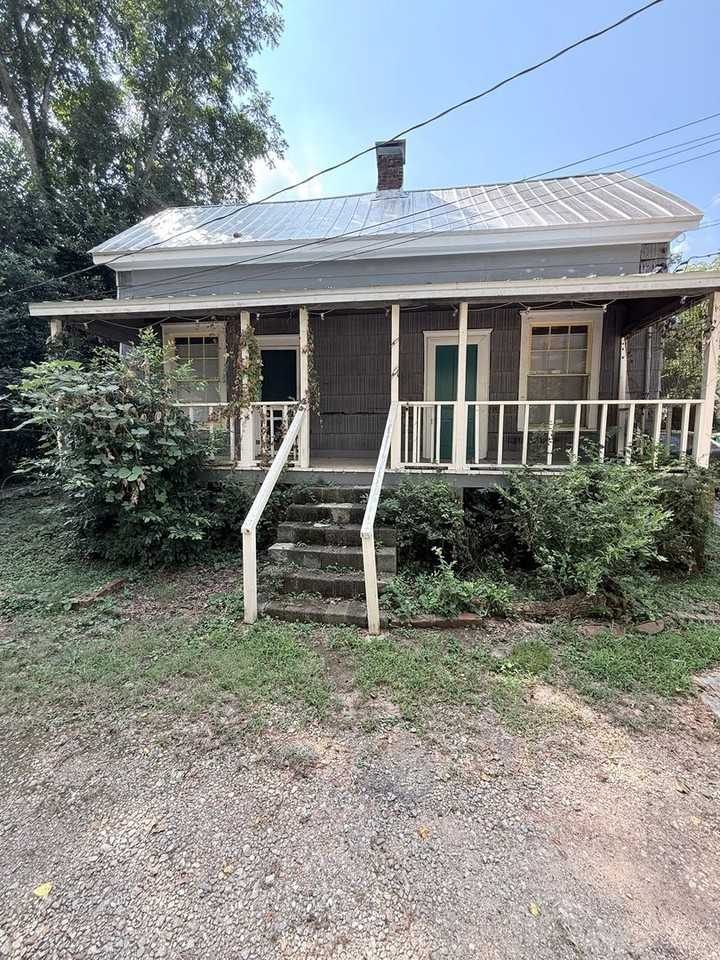 135 Cohen St - Photo 2 of 10