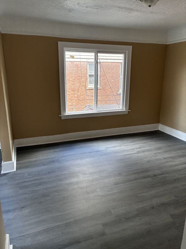 15054 Freeland St - Photo 3 of 11