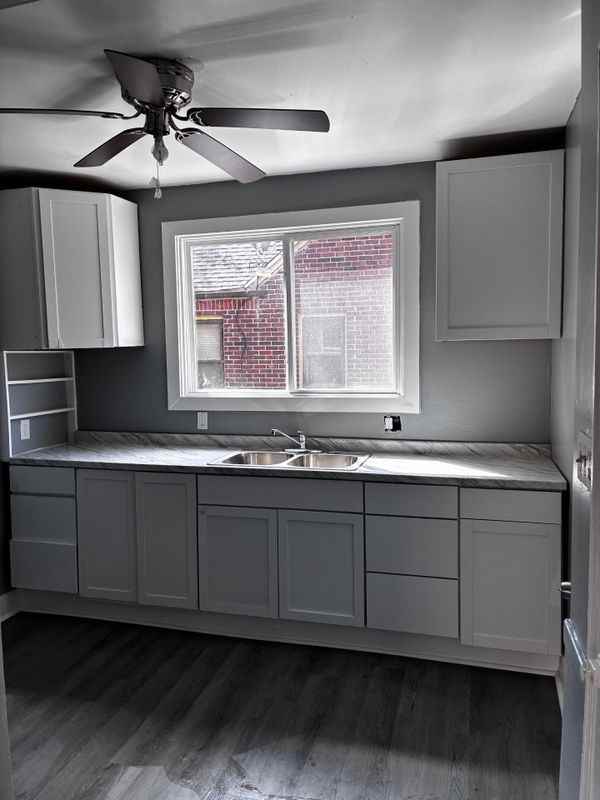 15054 Freeland St - Photo 4 of 11