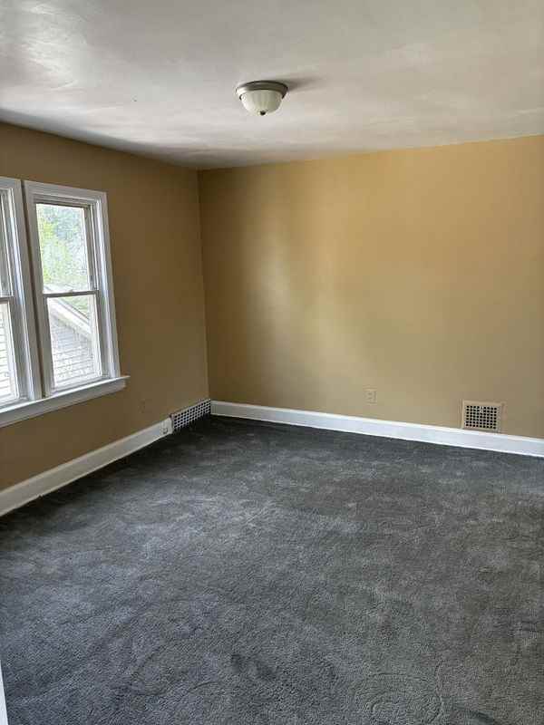 15054 Freeland St - Photo 7 of 11