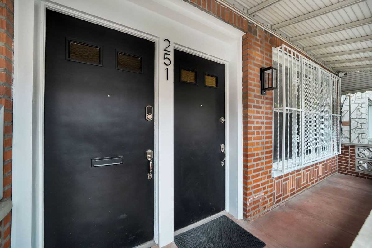 251 E 46th St ##1a - Photo 3 of 23