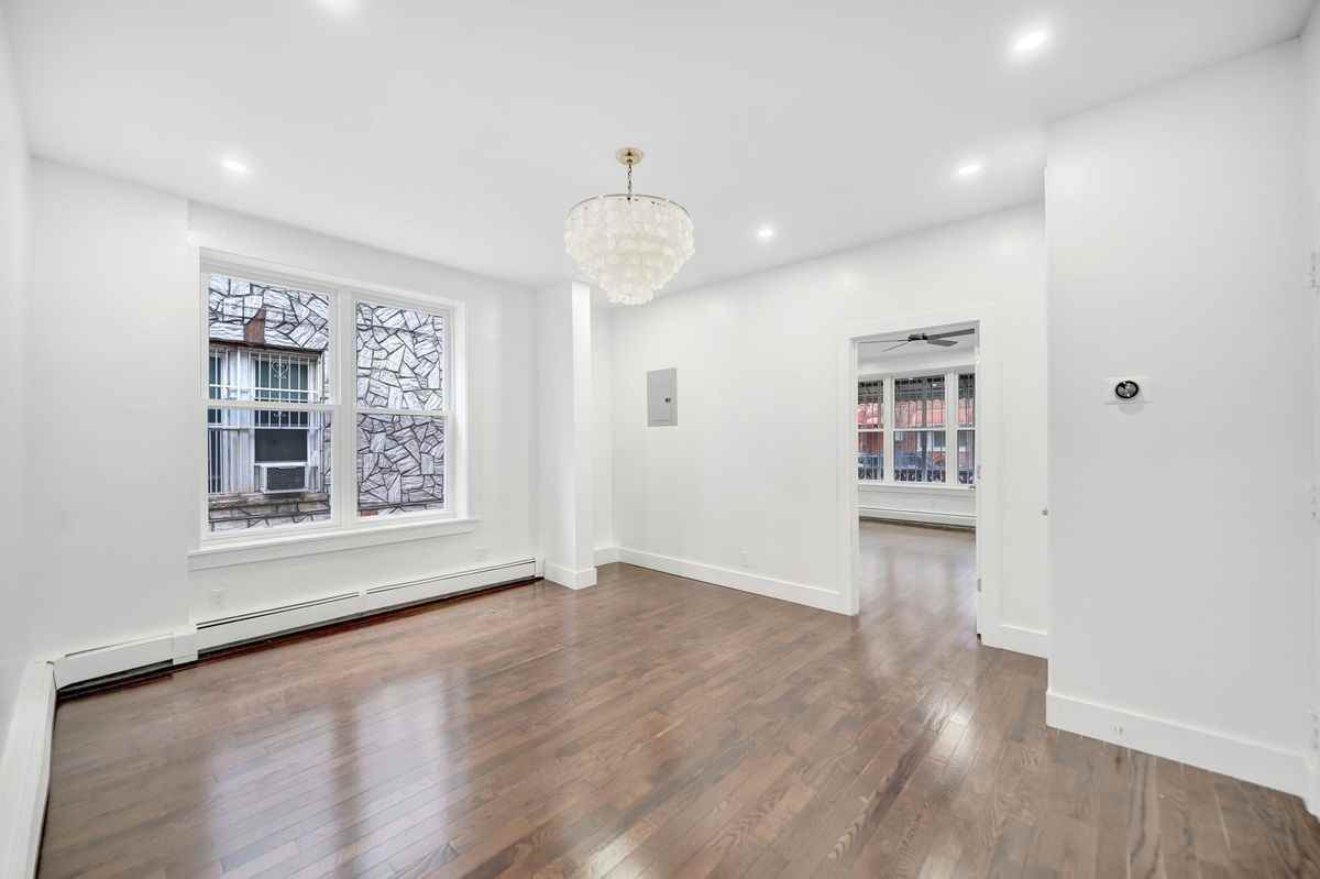 251 E 46th St ##1a - Photo 4 of 23