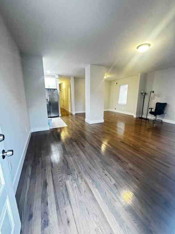 152 Parkwood Ave ##1 - Photo 2 of 26
