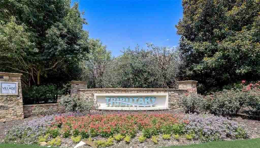 3298 Darby Dr - Photo 2 of 23