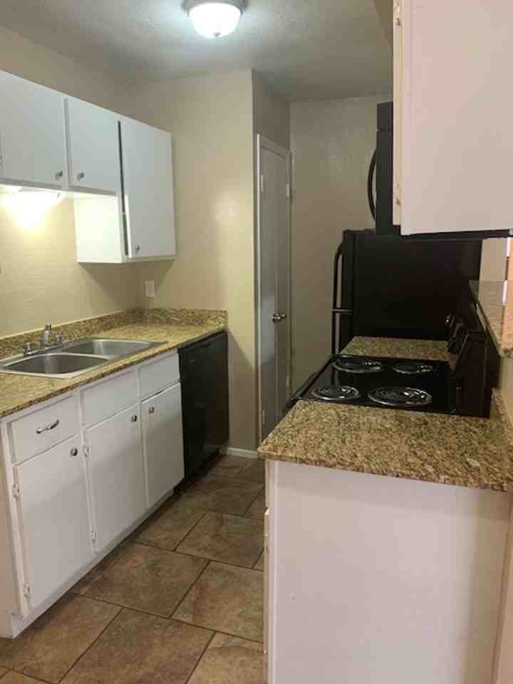 Arbor Creek Apartments - Photo 4 of 16