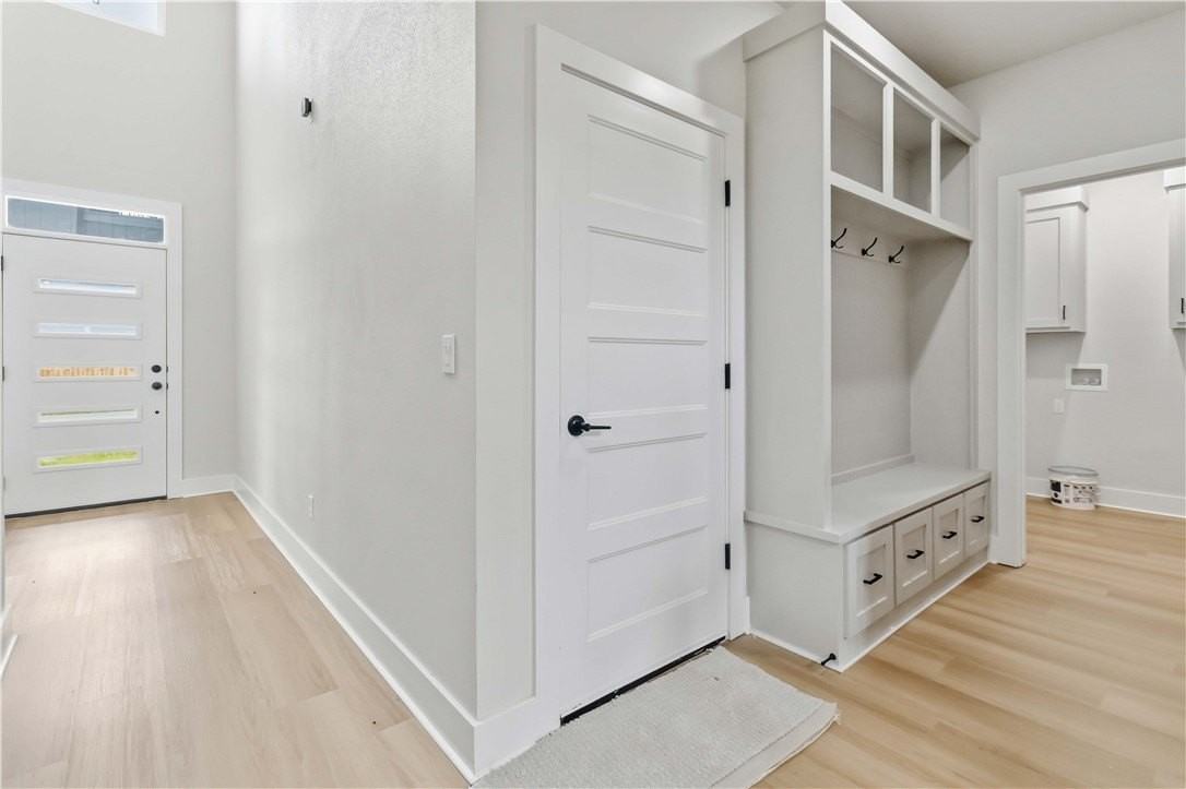 900 Moksha St - Photo 4 of 32