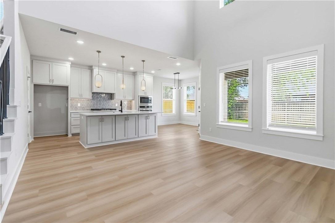 900 Moksha St - Photo 6 of 32