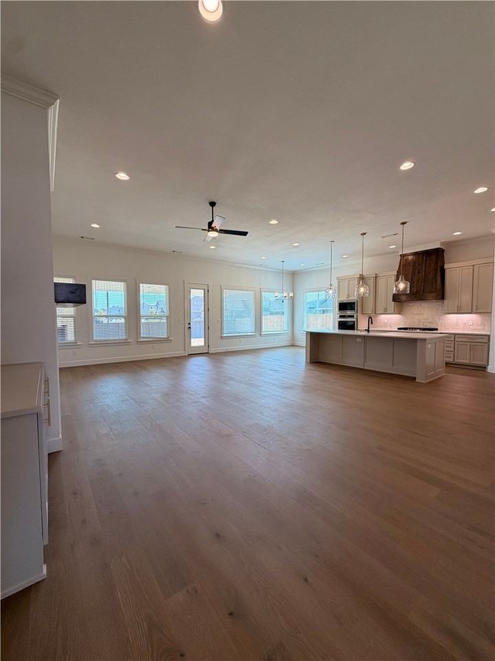 1230 Fierce Ln - Photo 7 of 36