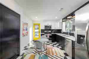 featured image of 566 E Rebecca St
