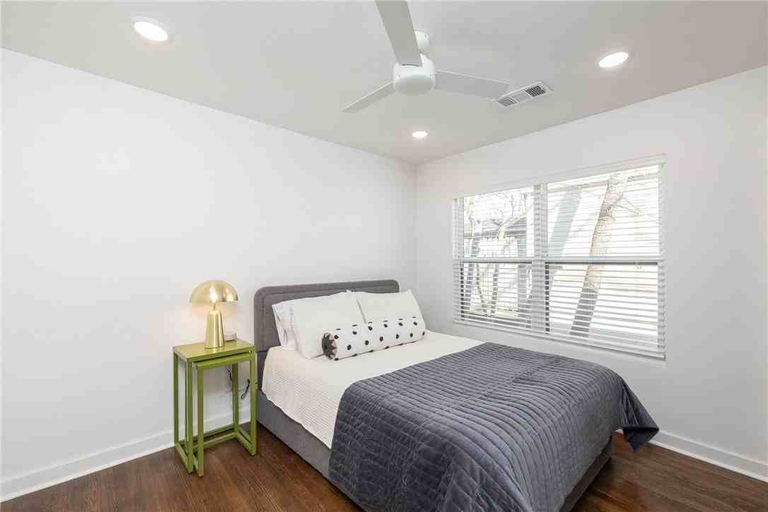 566 E Rebecca St - Photo 7 of 11