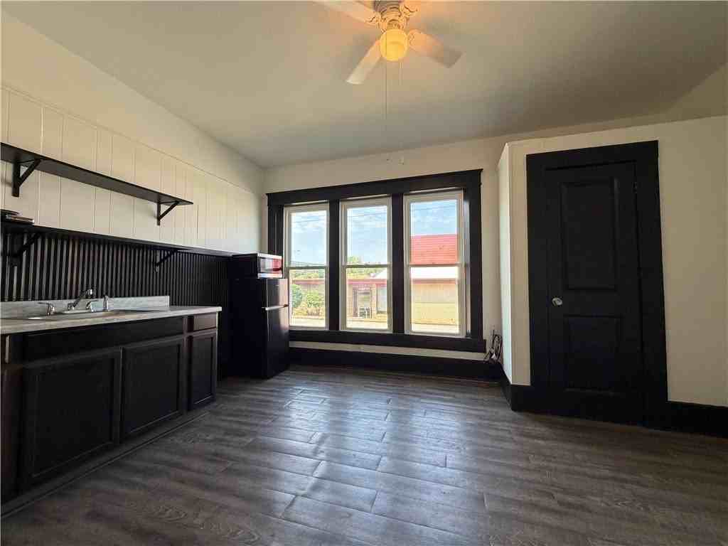 401 E Twin Springs St #2 - Photo 2 of 11