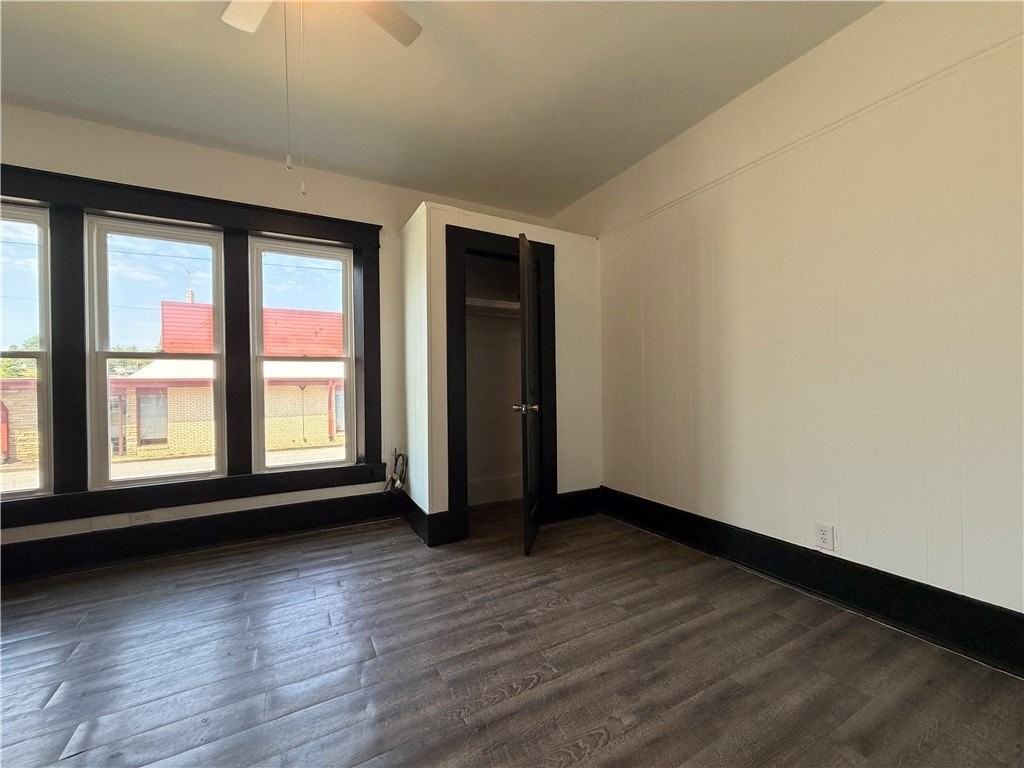 401 E Twin Springs St #2 - Photo 3 of 11