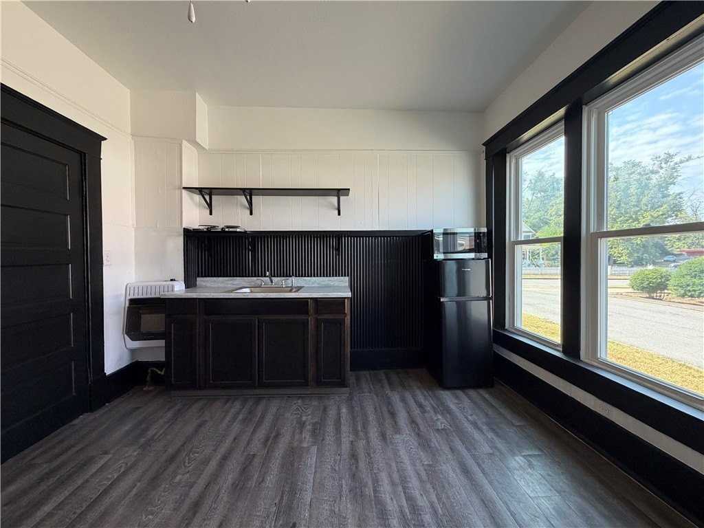 401 E Twin Springs St #2 - Photo 5 of 11