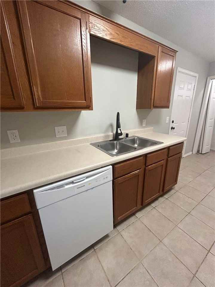 3404 Sw Landau Ct #2 - Photo 6 of 10