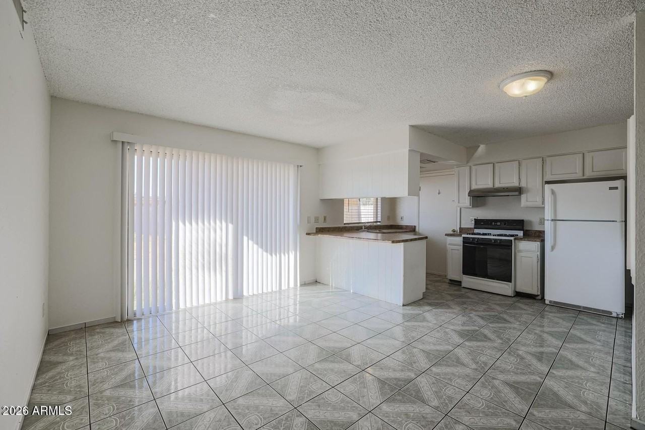 3020 N 87th Ave - Photo 5 of 19