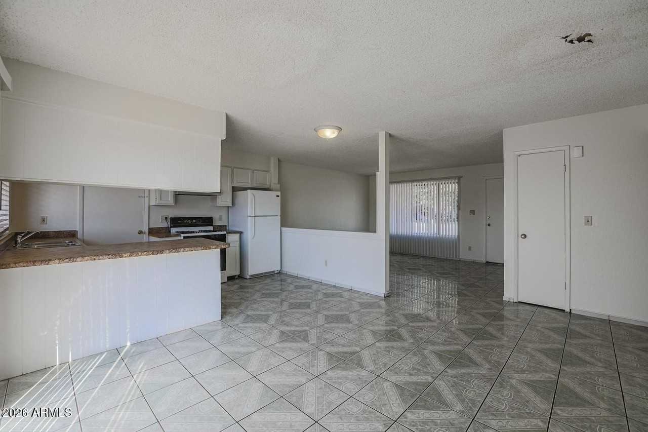 3020 N 87th Ave - Photo 6 of 19